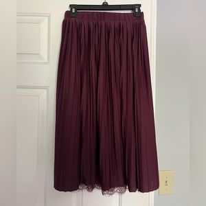 Burgundy midi skirt with lace detail